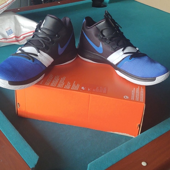 Nike Kyrie Flytrap Dallas - Picture 2 of 4